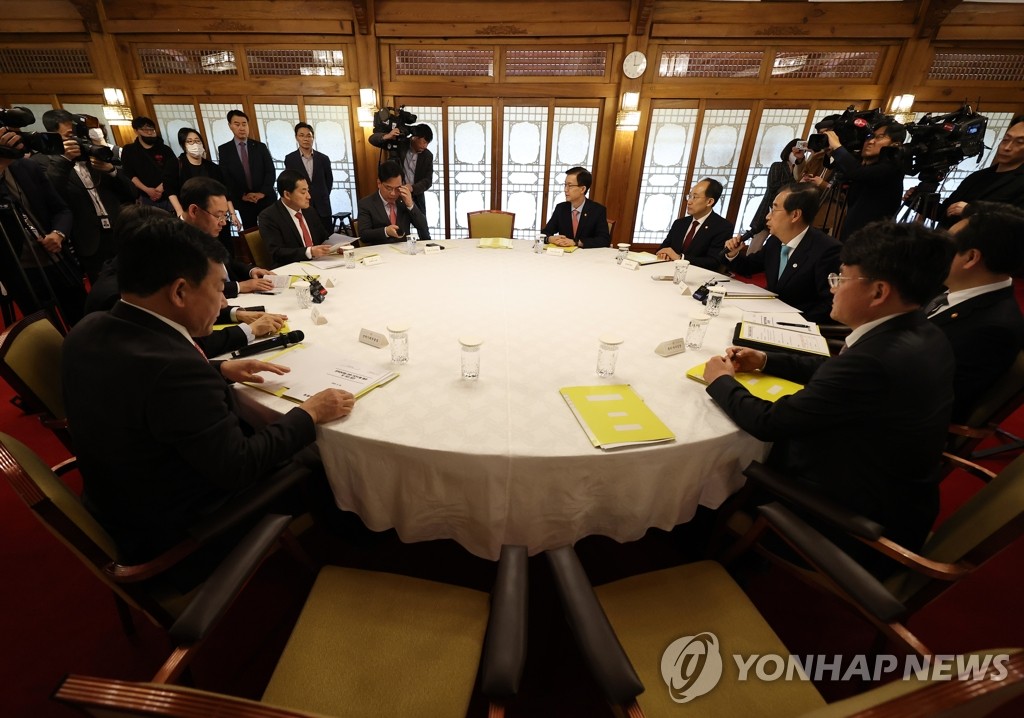 한총리 "과도한 재정부담 법안엔 원칙대응" 양곡법 거부권 수순