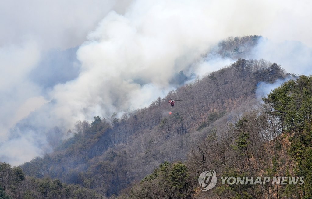 강원 5곳서 동시다발 산불…3곳 꺼지고 2곳 진화 중(종합)