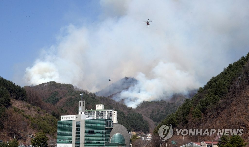 화천 산불 18시간 만에 진화…축구장 약 100개 소실 추정(종합)