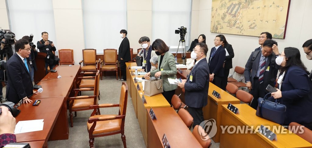 교육위 '학폭 청문회' 4월14일 재개최…'불출석 정순신' 고발(종합)