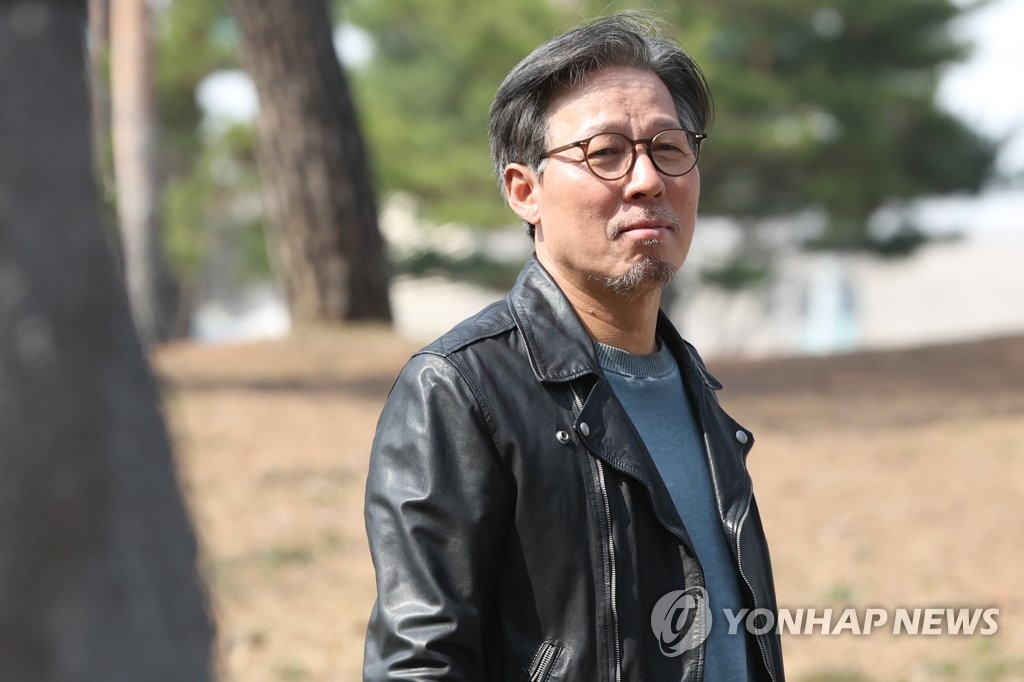 '부커상 후보' 천명관 "작가로 소환해준 '고래'가 내 삶 이끌어"