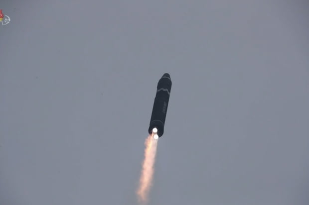 북한의 대륙간탄도미사일(ICBM) '화성-15형' 발사 사진사진=연합뉴스
