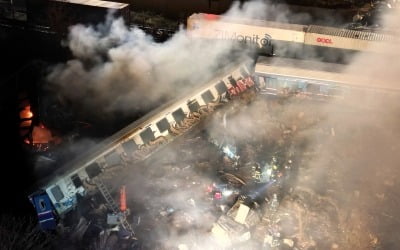 그리스서 기차 2대 충돌…16명 사망, 85명 부상 [종합]