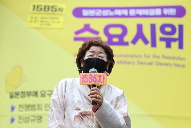 제104주년 삼일절인 1일 오후 서울 종로구 옛 일본대사관 인근에서 일본군 성노예제 해결을 위한 제1585차 수요시위에서 이용수 할머니가 발언하고 있다. /사진=연합뉴스