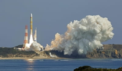 하늘로 올라갔지만…일본 대형 로켓 'H3' 발사 실패 [종합]