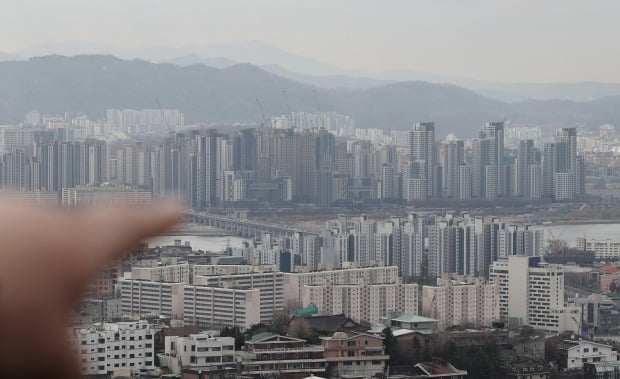 서울 남산에서 바라본 아파트 단지의 모습.  사진=연합뉴스