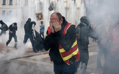 프랑스 연금개혁 반대시위 450여명 체포…英찰스 3세 방문 연기