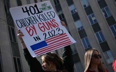 美 총기 난사 사건 80%, '합법적으로 구입한 총기' 사용