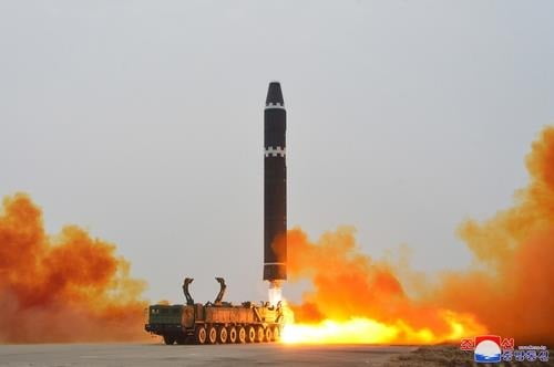 美, 北 ICBM 발사 2주 만에 외화벌이 기관 3곳·개인 2명 제재 (종합2보)