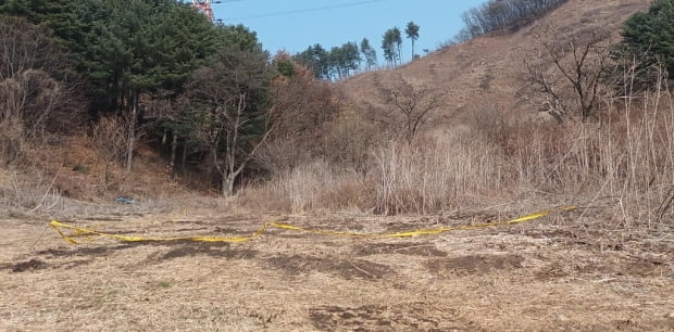 돼지우리에 마련된 숙소…10년간 돼지똥 치우다 숨지니 버려져