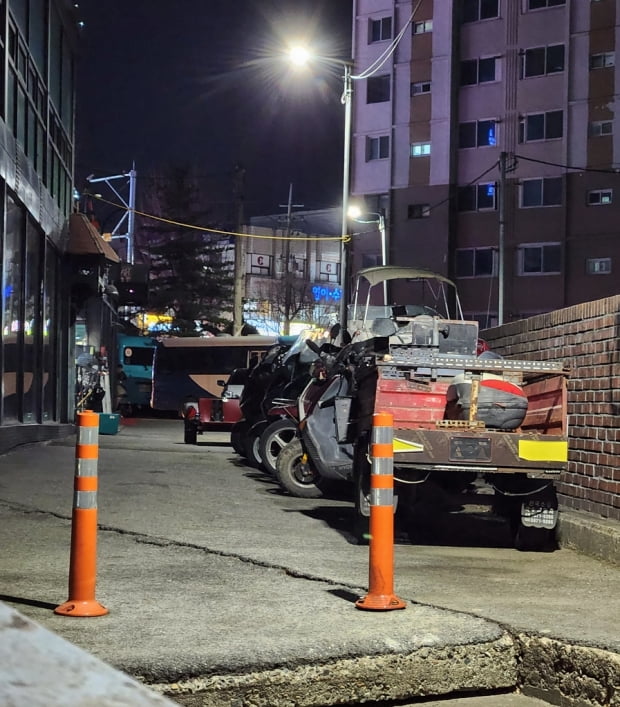 아파트 통행로에 웬 요트…민원 쇄도에 대전 서구청 '골머리'