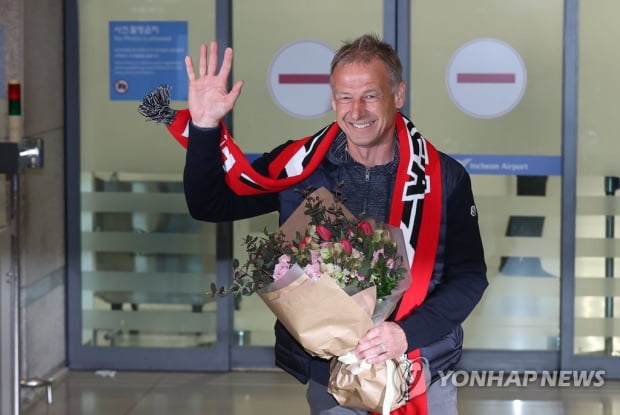 '동행 시작' 클린스만 감독 입국…"아시안컵 우승 목표"