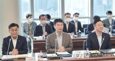 이복현 금감원장 부산 방문…"지역사회·지방은행 동반 성장"