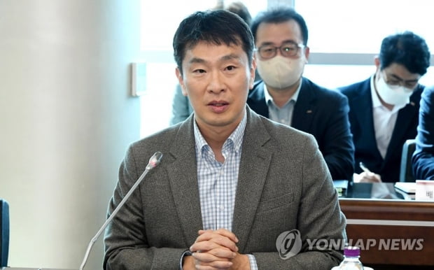 금감원장, 이례적 은행 연쇄 방문…은행들 '취약층 지원' 쏟아내