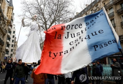 프랑스인들 연금개혁에 왜 화났나…"워라밸은 佛 정체성 문제"