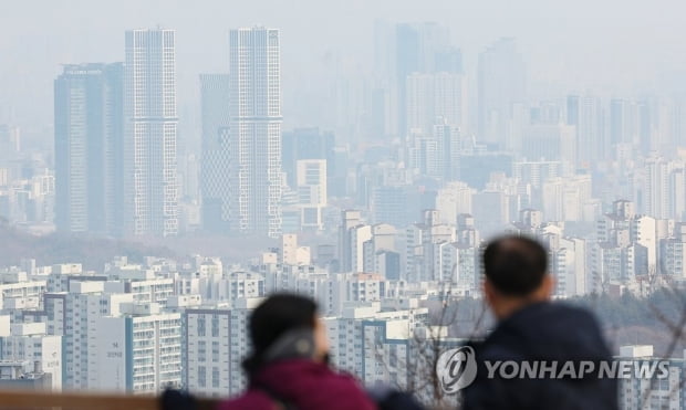 한은 "집값 더 떨어진다…부진 심화땐 금융시스템도 불안"