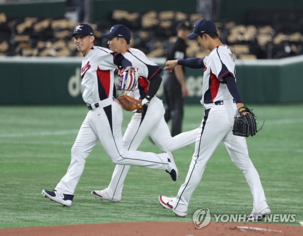 [WBC] 그래도 에드먼-김하성은 제 몫 했다…MLB 명수비 보여준 키스톤