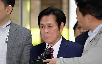 '신도 성폭행' 이재록 만민교회 목사 형집행정지로 석방