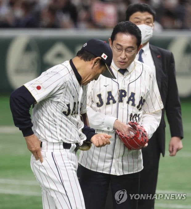 [WBC] 고교 야구부 출신 기시다 한일전 시구…한일 관계개선 속 주목