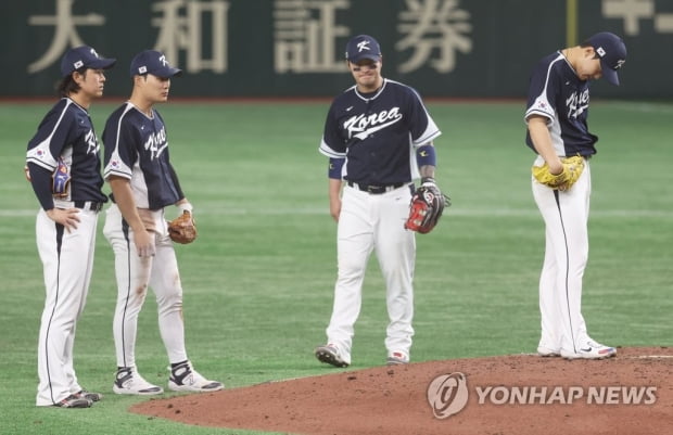 [WBC] 이강철 감독 "초반 승기 잡았는데…투수 교체가 늦었다"