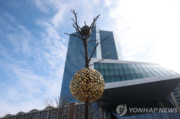 ECB, SVB·CS 사태에도 '빅스텝'…라가르드 "여지 더있어"