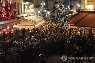 총리 불신임안 표결 앞둔 佛…마크롱 "민주적 여정 끝까지 가길"(종합)