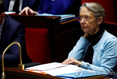 프랑스 총리 첫번째 불신임안 부결…과반에서 9표 모자라