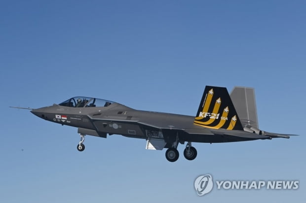 국산 전투기 KF-21, 내년 상반기 양산 계약…2026년 전력화 계획