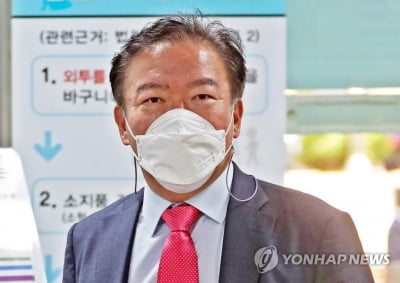 "이재명에게 투표하면 안돼" 외친 민경욱 법정서 무죄 주장