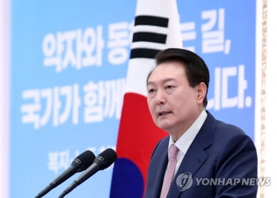 尹 "사회적 약자에 맞춤형 서비스 복지"…현장 인력과 오찬(종합2보)