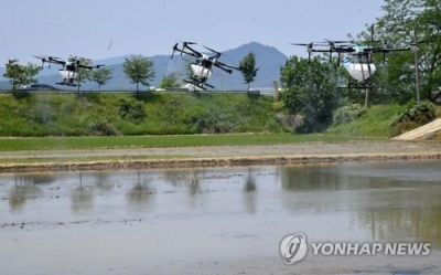 드론 띄워 농사일 지원 척척…밀양 '청년농업인 드론방제단'
