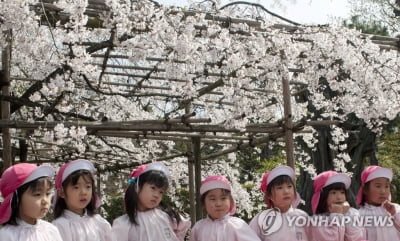 "일본, 아동수당 대상·액수 늘린다…고소득 가정에도 지급"