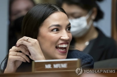 사면초가 틱톡에 든든한 우군…美 진보 스타 AOC "퇴출 반대"