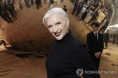 "中 누리꾼들, 일론 머스크 어머니 방중에 들썩"