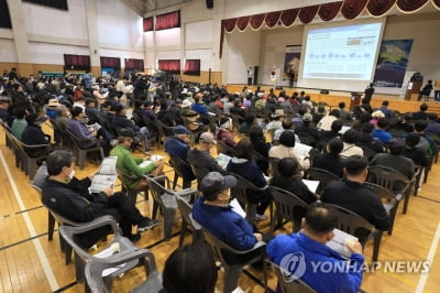 제주 제2공항 예정지서 첫 도민 경청회…찬반 의견 팽팽