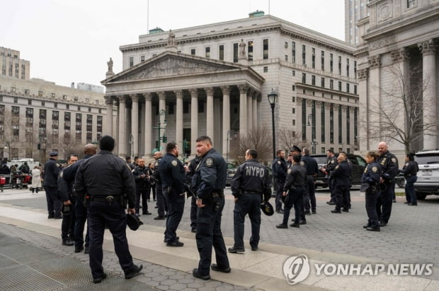 17년 전 '하룻밤'에 발목 잡힌 트럼프…머그샷 찍고 수갑 차나