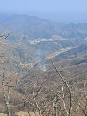 강원 홍천서 산불…산림 당국 등 진화 중