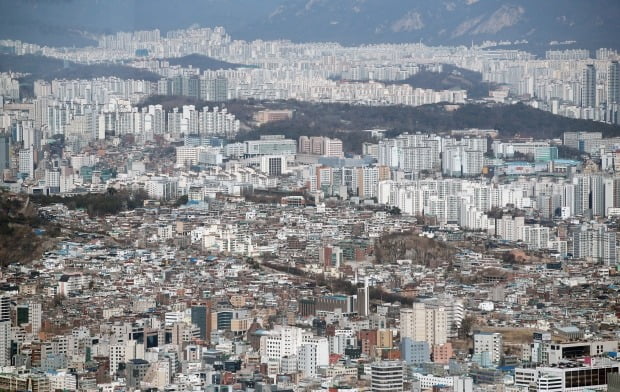  서울 중구 남산에서 바라본 주택 및 아파트 단지.사진=카지노 승률1