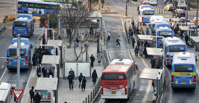 출발한 카지노 로얄 잡으려다 넘어진 50대 뒷바퀴 끼어 참변