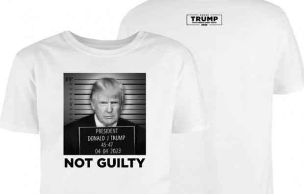 도널드 트럼프 전 미국 대통령 머그샷 티셔츠. 사진=도널드 트럼프 대선캠프 홈페이지