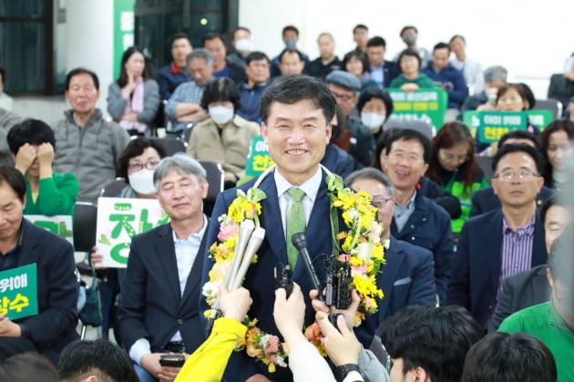 '교육감 배우자'에서 울산교육 수장 된 천창수