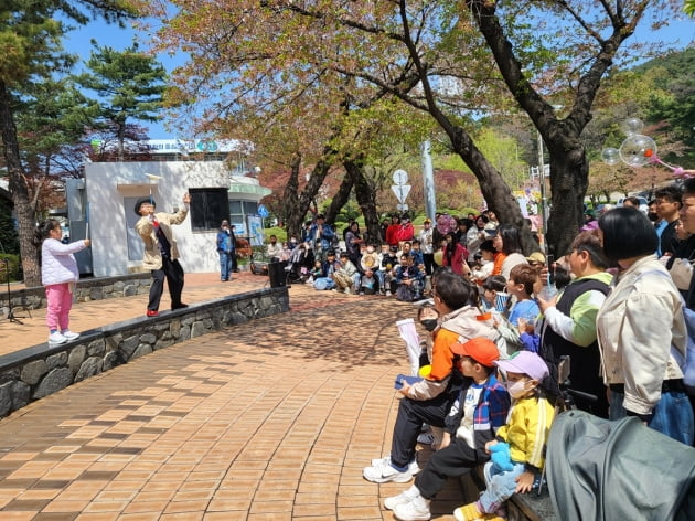 경기도, '제37회 경기도청 봄꽃축제' 8만 관람객 참여해 성황