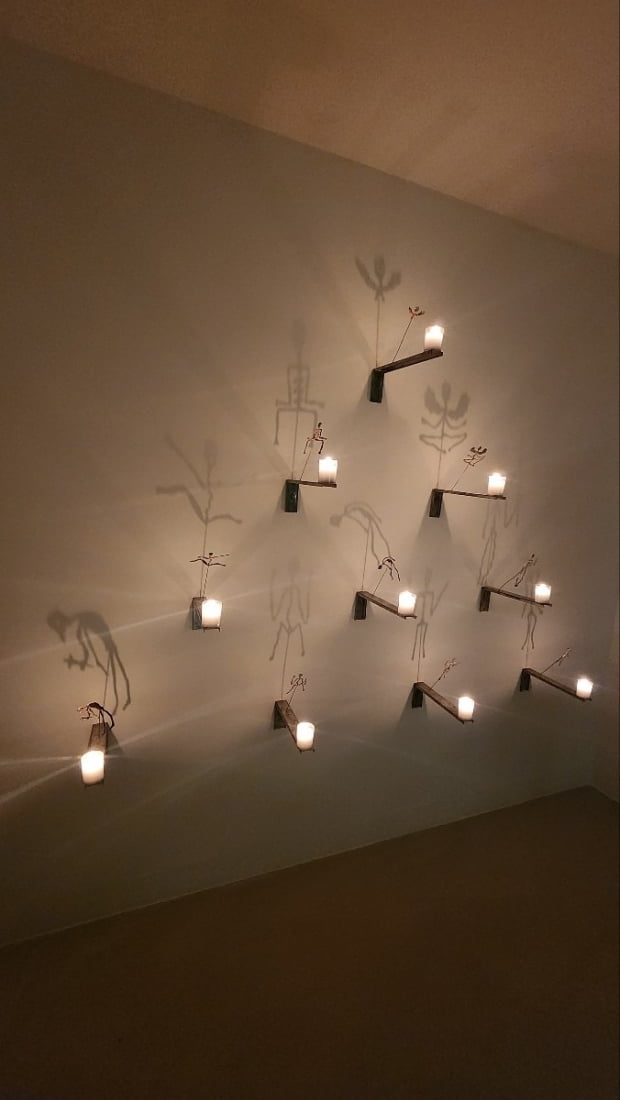 christian_boltanski_ombres,les_bougies,1987