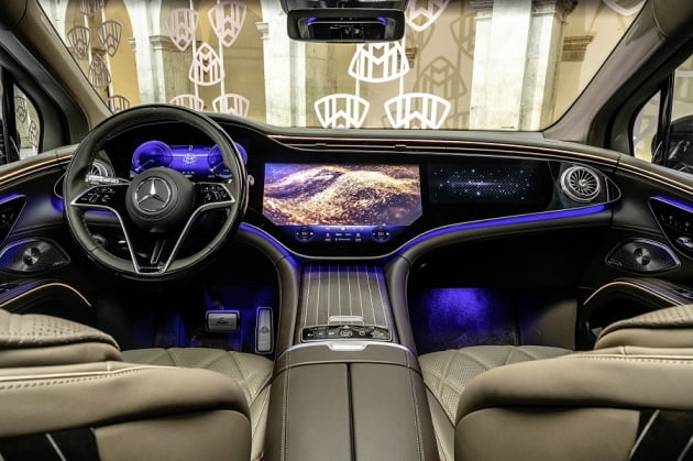 "끝판왕 등장"…마이바흐 첫 전기차 'EQS SUV' 세계 최초 공개