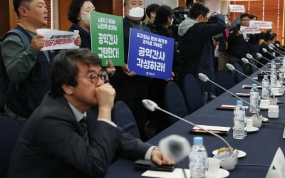 [속보] 최저임금위, 첫 회의부터 파행…근로자 위원들 퇴장