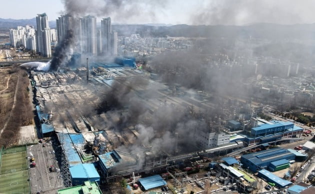 [단독] '화재' 한국타이어 대전공장, 직원 823명 전환 배치·희망 퇴직