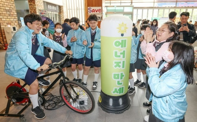 [포토] 지구의 날 앞두고 탄소중립 실천하는 어린이들