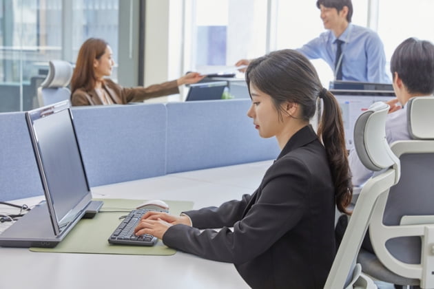 "한국인은 대체 언제 쉬나요?"…장시간 근로에 출퇴근까지