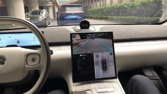 니오 인공지능 도우미 '노미'를 통해 자동주차를 진행하고 있다. 영상=노정동 한경닷컴 기자 dong2@hankyung.com