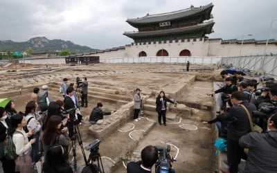 [포토] 문화재청, 광화문 월대 복원·정비 발굴 조사 성과 공개